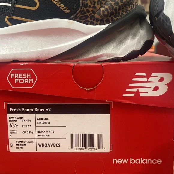 (BRAND NEW) New Balance Fresh Foam v2 Size 6 1/2 Women’s Running Shoe - Picture 3 of 3